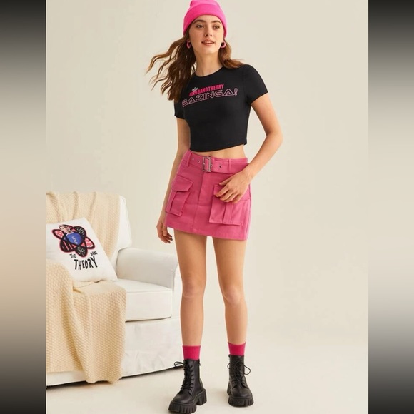 THE BIG BANG THEORY X SHEIN Letter Graphic Crop
Tee - Picture 3 of 6